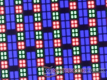 De AMOLED pixel array is heel anders dan de OLED pixel array op bijvoorbeeld de Dell XPS 15