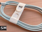 De iPhone 15 wordt geleverd met een gevlochten USB-C-kabel (afbeelding via Majin Bu op Twitter)