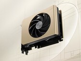 De compacte MSI GeForce RTX 5050 Inspire ITX heeft een elegant gouden ontwerp (Afbeelding bron: MSI)