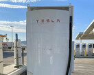 De Megacharger-paal van Tesla (afbeelding: RodneyaKent/X)