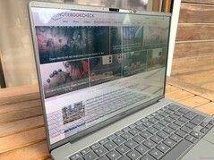 Buiten (heldere dag, geen direct zonlicht)