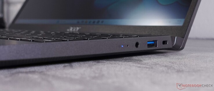 3.5 mm headset; USB-A 3.2 Gen 1; Kensington-slot