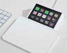 Afgebeeld: 15-toets Stream Deck module gemonteerd op een trackpad. Hobbyisten kunnen nu Stream Deck-knoppen toevoegen aan hun aangepaste bouwwerken zonder de winkelversies te hoeven slopen. (Afbeeldingsbron: Elgato)