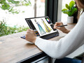 De ASUS ExpertBook B7 Flip (B7402) is voorzien van 11e generatie Intel Core-processoren. (Afbeelding bron: ASUS)