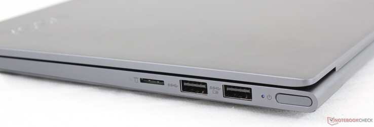 Rechterkant: MicroSD kaartlezer, 2x USB Type-A
