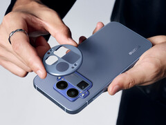 De Realme GT 8 Pro in zijn Urban Blue afwerking met het cameraplaatje verwijderd. (Afbeeldingsbron: Realme)