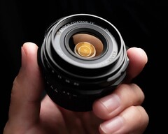 De Thypoch Ksana 21mm f/3.5 wil een hoge beeldkwaliteit bieden in een compacte vormfactor (Afbeelding bron: Thypoch)