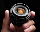 De Thypoch Ksana 21mm f/3.5 wil een hoge beeldkwaliteit bieden in een compacte vormfactor (Afbeelding bron: Thypoch)