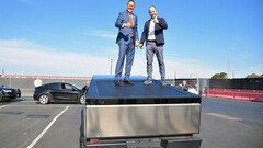 De Thaise premier test de tonneau cover van de Cybertruck (afbeelding: Srettha Thavisin/X)