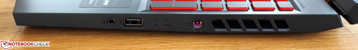 Rechts: 3.5-mm koptelefoon- en microfoon-klink, USB 2.0 Type-A, stroom-connector