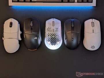 Orbital Pathfinder, Glorious Model D3 Wireless, Aerox 3 Wireless Gen 2, NZXT Lift Elite, SteelSeries Rival 3 Wireless Gen 2 (van links naar rechts).
