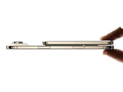 De BMX SolidSafe Air Qi2 draadloze magnetische powerbank is 6,8 mm dik.