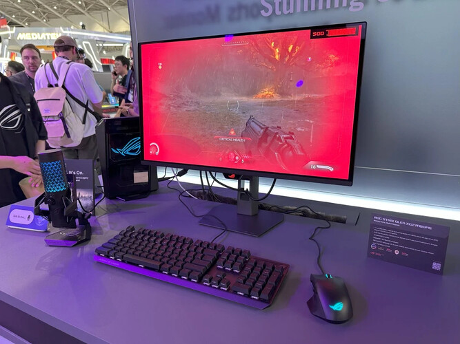 De Asus ROG Strix OLED XG27AQDPG te zien op Computex 2025 in Taipei. (Afbeeldingsbron: TFTCentral)