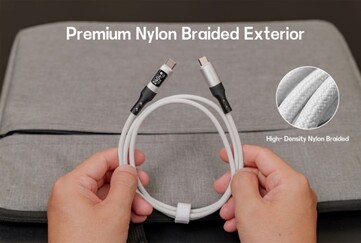 De kabel is voorzien van een gevlochten nylon mantel.