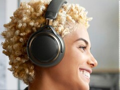 De draadloze hoofdtelefoon ATH-AL5NC van Audio-Technica reproduceert muziek in hoge resolutie met een breed, luchtig geluidsbeeld dankzij het open ontwerp.