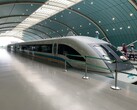 De huidige commerciële magneetzweeftreinen, zoals de hier afgebeelde magneetzweeftrein in Shanghai, rijden met een maximumsnelheid van 186 tot 268 mph.