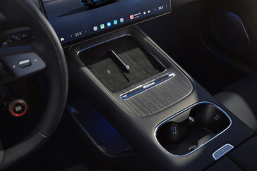 Xiaomi SU7 (2026) in de nieuwe kleur Capri Blue: De elektrische sportsedan krijgt meer dan alleen een kleine facelift. (Afbeeldingsbron: Xiaomi)