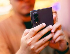 De Samsung Galaxy Z Fold8 halveert de fotoresolutie wanneer de temperatuur te hoog wordt.