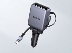 De autolader van Ugreen verandert een 12V-aansluiting in een oplaadstation voor meerdere apparaten.
