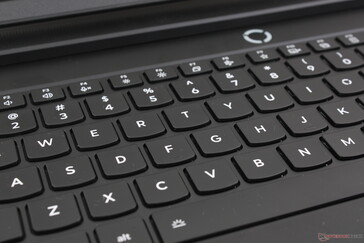 Eenvoudige membraantoetsen zijn steviger en comfortabeler dan op de meeste ultradunne laptops