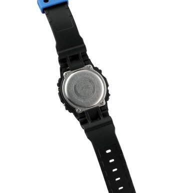 Achteraanzicht van de Casio G-Shock DW5600TT25-1 met de gegraveerde achterkant van de kast.