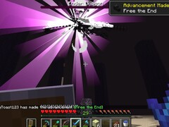 Een schermafbeelding van een gebruiker die de Ender Dragon verslaat in Minecraft