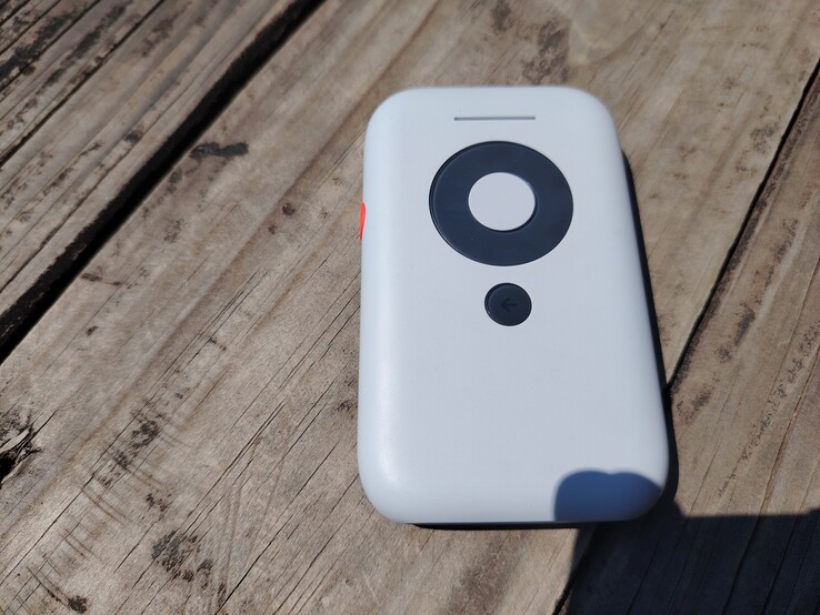 De bundel fungeert als een externe hub en maakt draadloos casten, HDMI-invoer en schermstabilisatiefuncties voor compatibele apparaten mogelijk. (Afbeeldingsbron: Darryl Linington - Notebookcheck)
