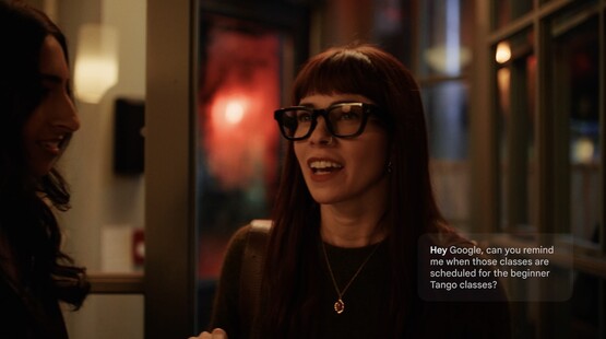 De eerste slimme bril van Google maakt gebruik van microfoons, camera's en luidsprekers om schermvrij te werken. (Afbeeldingsbron: Google)