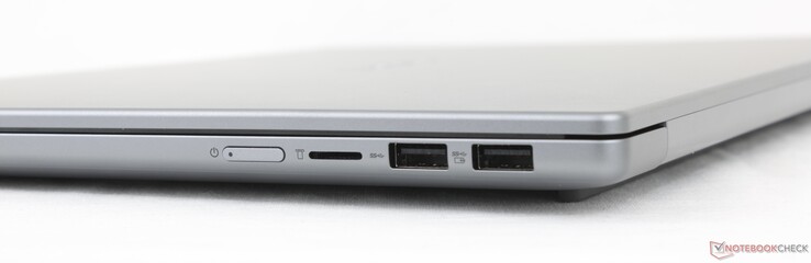 Rechts: Aan/uit-knop, MicroSD-lezer, 2x USB-A 3.2 Gen. 1