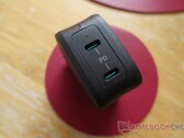 De nieuwe dual-port lader. (Bron: Notebookcheck)