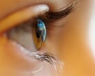 Zachte contactlenzen ontsluiten direct nabij-infrarood zicht. Afgebeeld: Een menselijk oog - stockafbeelding. (Afbeeldingsbron: Adrian Gordon, Unsplash)