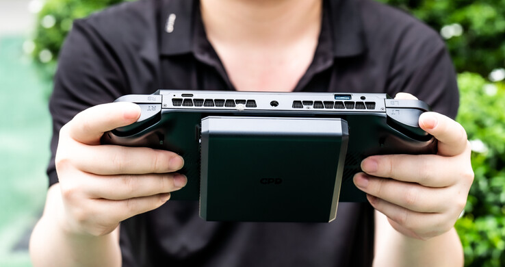 De GPD Win 5 met aangesloten externe batterij. (Afbeeldingsbron: GPD)