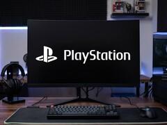 PC-gamingopstelling met PlayStation-logo afgebeeld