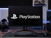 PC-gamingopstelling met PlayStation-logo afgebeeld