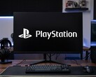 PC-gamingopstelling met PlayStation-logo afgebeeld
