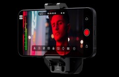 Met het Atomos Ninja Phone accessoire voor de iPhone 15 Pro en Pro Max kan de telefoon externe video-inputs opnemen en live streamen via HDMI. (Bron: Atomos)