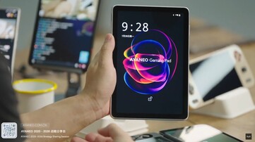 De Ayaneo Gaming Pad heeft een LCD-paneel met een beeldverhouding van 3:2 en een vernieuwingsfrequentie van 120Hz. (Afbeeldingsbron: Ayaneo)