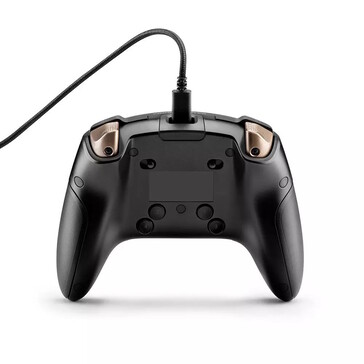 De controller heeft extra knoppen aan de achterkant (Afbeelding bron: Thrustmaster)
