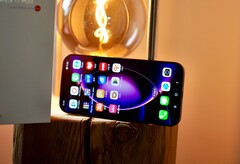De Xiaomi 17 Max beschikt over een indrukwekkende accucapaciteit van 8.000 mAh.
