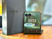 Het externe scherm is afkomstig van de Razr Ultra 2026; op andere vlakken bezuinigt de Razr Plus 2026 om de prijs laag te houden.