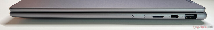 Rechts: aan/uit-knop, microSD-kaartlezer, USB-C 4.0 met Thunderbolt 4 (40 Gbit/s, DisplayPort 2.1, Power Delivery 3.0), USB-A 3.2 Gen 1 (5 Gbit/s, van stroom voorzien)