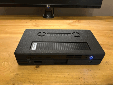 Lenovo Legion Go Laptop ventilatie en uitsparingen voor toegang tot de aan/uit-knop. (Afbeeldingsbron: u/MysteriousAlarm897 op Reddit)