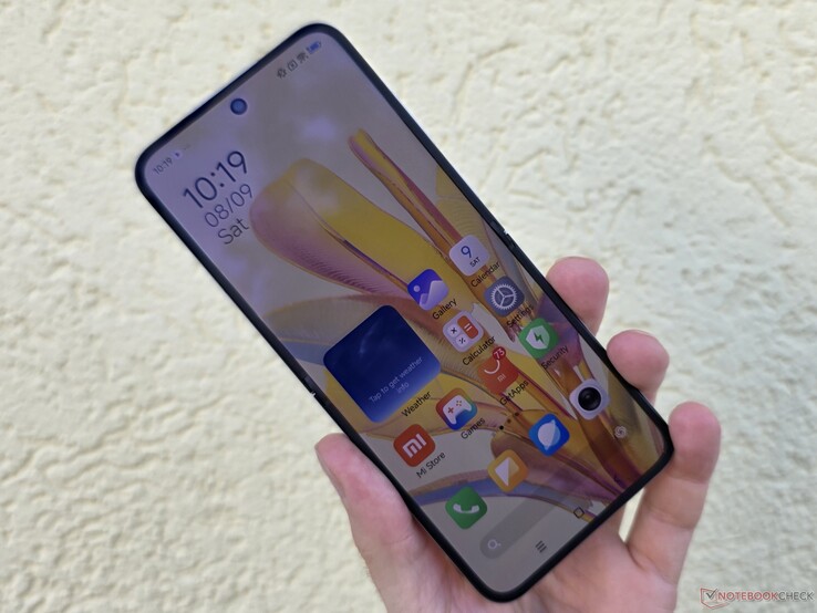 Xiaomi Mix Flip 2 test smartphone