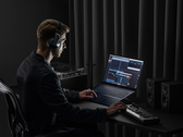Asus Zenbook Pro 17 UM6702 brengt de 17-inch form factor naar de Zenbook Pro lineup. (Beeldbron: Asus)