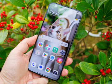 Buiten onder een bewolkte hemel