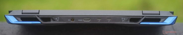 Achterkant: Oplaadpoort, HDMI 2.1, 2x Thunderbolt 4