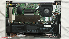 HP EliteBook 845 G7: De bodembedekking kan eenvoudig worden verwijderd