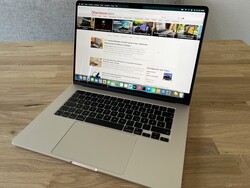 In review: Apple Macbook Air 15 M2. Testapparaat geleverd door Apple Duitsland.