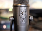 Movo UM300 USB-microfoon in de hand: Een mini-microfoon met een heldere stem