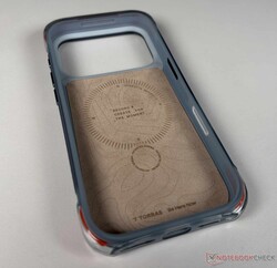 De binnenkant van de hoes is bekleed met microvezel.